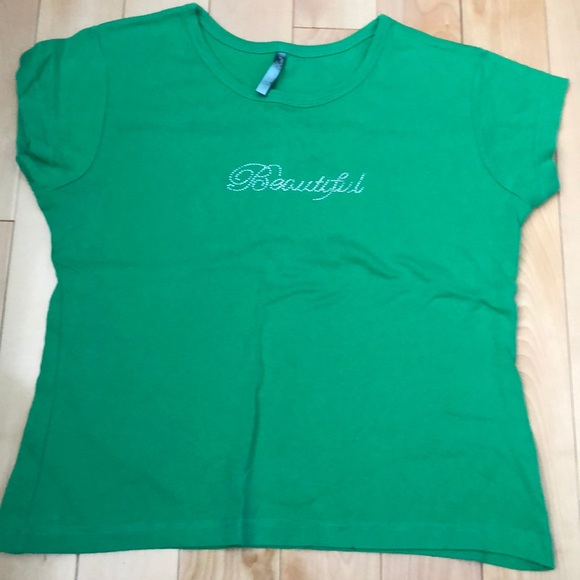 Beautiful green t-shirt!!